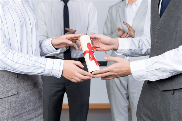 人力資源激勵機(jī)制的物質(zhì)激勵與非物質(zhì)激勵怎么運(yùn)用？