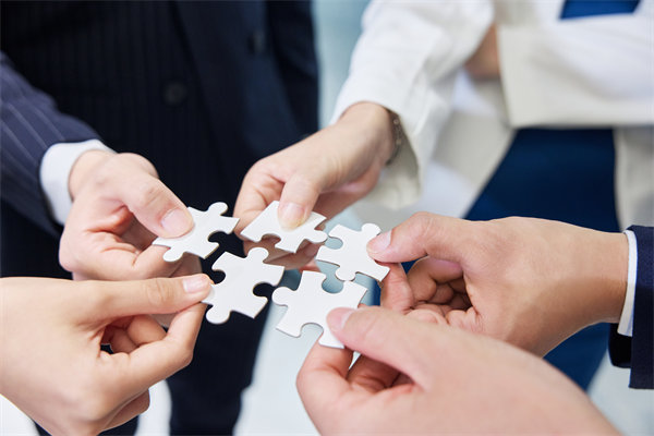 如何有效招聘并留住頂尖人才，提升團隊競爭力？