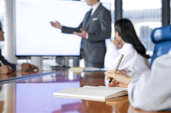 集團(tuán)內(nèi)部溝通機(jī)制如何優(yōu)化，促進(jìn)信息暢通？