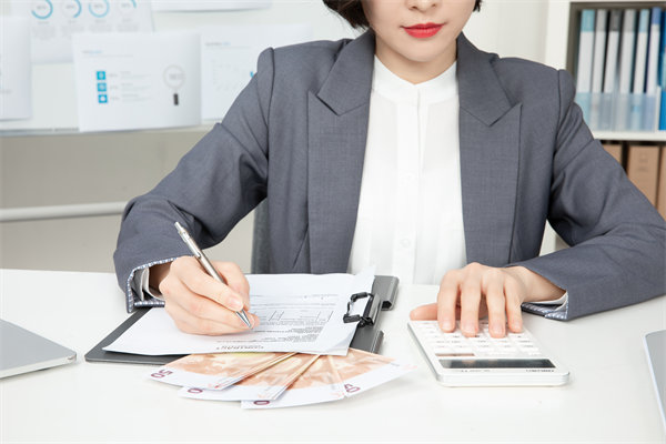 企業(yè)戰(zhàn)略轉(zhuǎn)型的關(guān)鍵成功因素與風(fēng)險(xiǎn)規(guī)避策略何在？