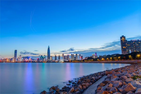 深圳戰(zhàn)略咨詢公司如何幫助企業(yè)制定長遠(yuǎn)發(fā)展藍(lán)圖？