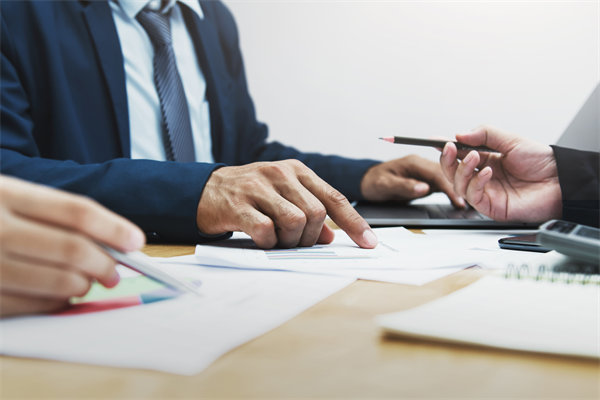 面對(duì)多元化業(yè)務(wù)，集團(tuán)如何精準(zhǔn)制定管控體系與策略？