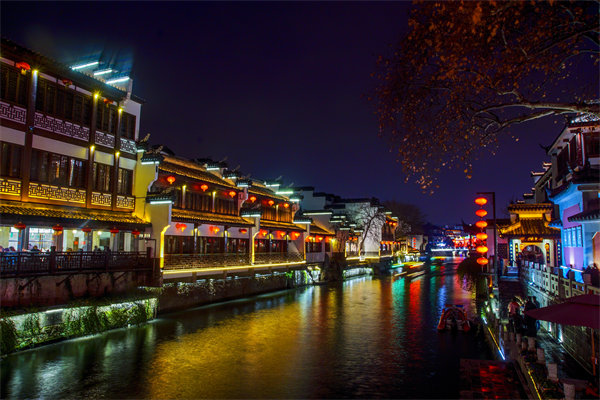 企業(yè)發(fā)展陷入瓶頸，南京戰(zhàn)略咨詢公司如何定制破局突圍方案？